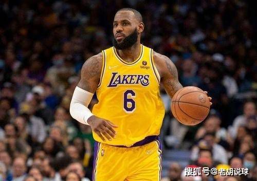 何莲哭着说：叶大师，刚才那两千多万已经是我全部的身家了啊……叶辰点点头，道：我不是说了吗？把你们家一户口本全都送到黑煤窑去挖煤，一个月两千块，什么时候还够我这七千多万的赌债。